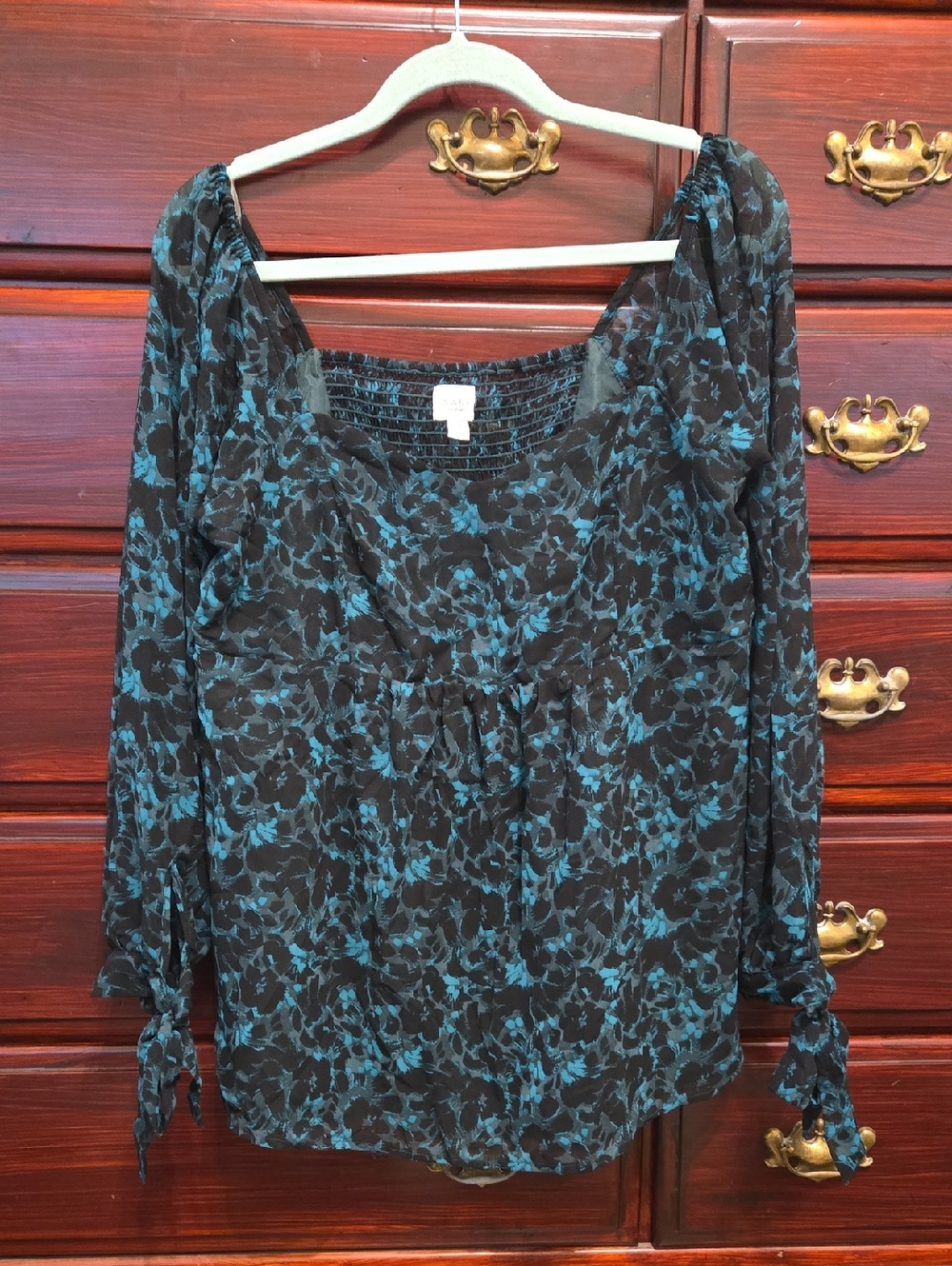 ⛱️Isabel By Ingrid & Isabel Black & Teal Floral Square-Neck Long Sleeve Blouse